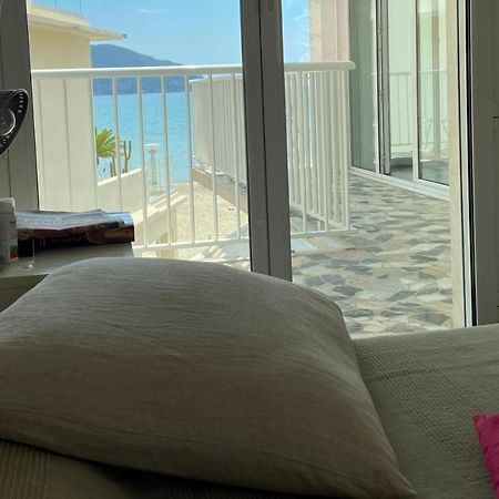 Les Pieds Dans L'O - Appartement 50M2 Front De Mer Saint-Cyr-sur-Mer Esterno foto