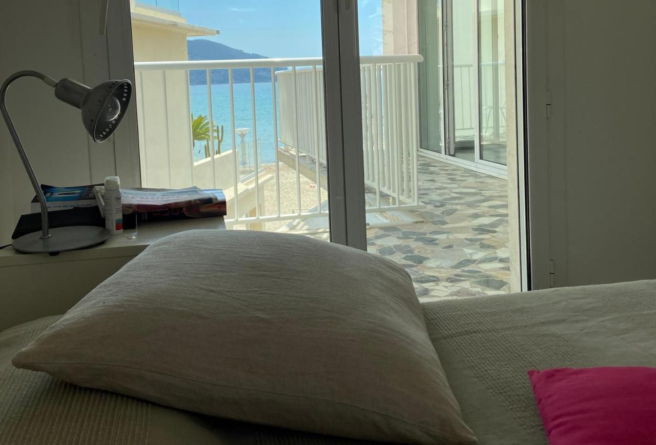 Les Pieds Dans L'O - Appartement 50M2 Front De Mer Saint-Cyr-sur-Mer Esterno foto
